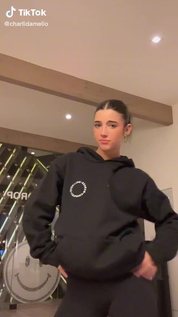 Hot Teen Charli Damelio dancing with Boyfriends NEW VIDEO