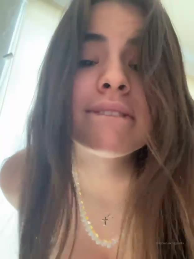 HOT Joselin Gamer Bouncing boobs, twerking on cam