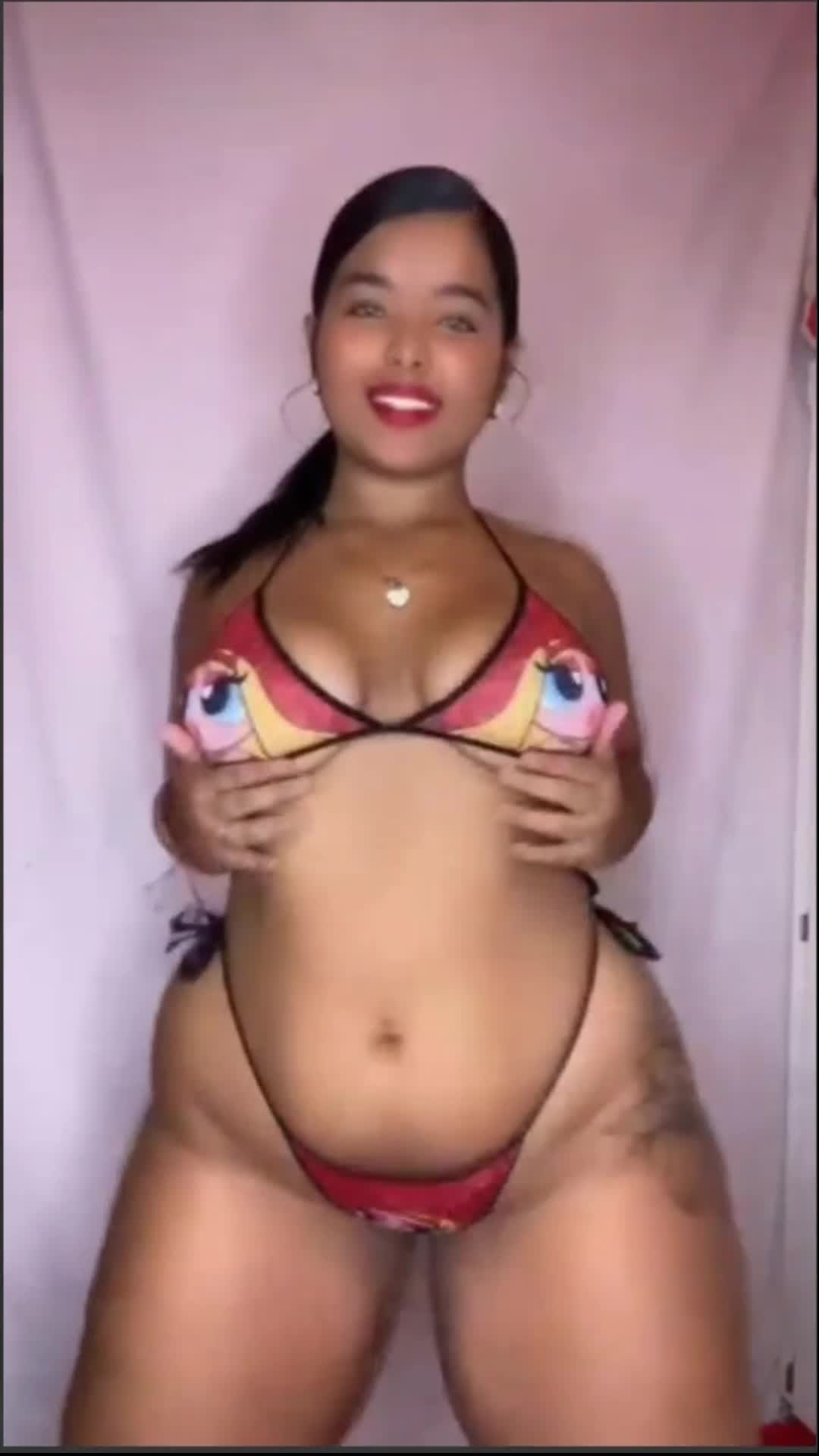 ANGIECOSS18 Bikini Sexy Dance