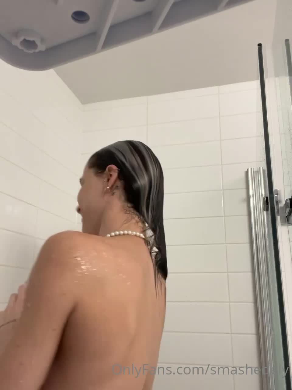 Smashedely Nu.de Show off Hot Body in Bathroom – Naked Video