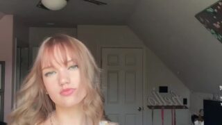 Mikahlynn Loves To Show Her Big Big BOOBs – New Video