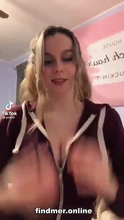 Hot Girl Show Off hot Body in the Pool – Yellz0