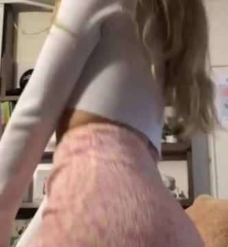 Breckie Hill OnlyFans leak Video – Show off Horny Pussy on camera