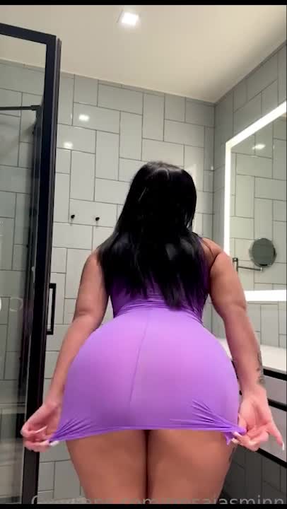 Rrosajasminn onlyfans leak video – No Panties show off Horny Pussy in toilet