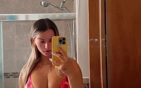 Kaitlyn krems onlyfans leak – Loves to show off big tits in selfie