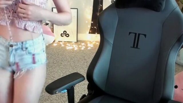 STPeach Booty Shorts Twitch Stream Video