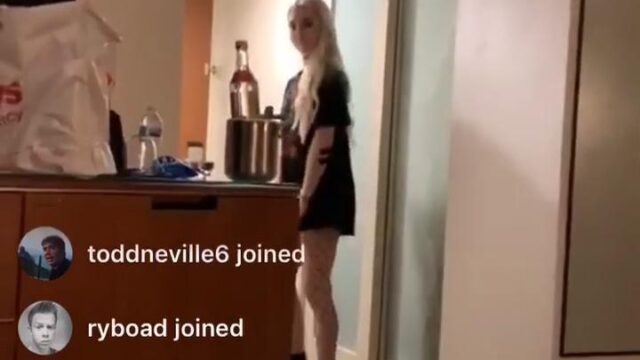 CourtneyySmoke Flashes her Ass to Evan TwitchCon