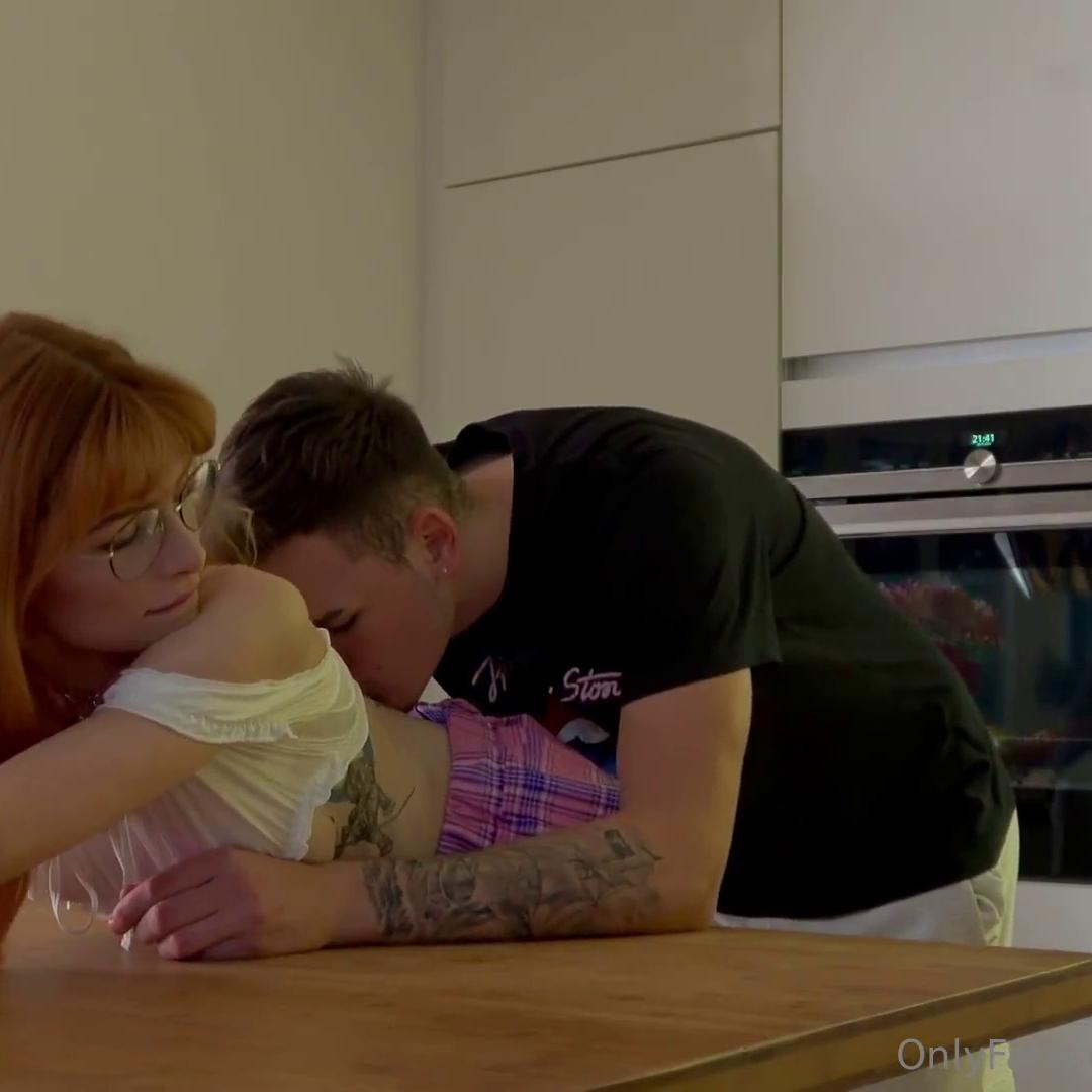 Girlwbluetatts Kitchen Sex Tape Video Leaked